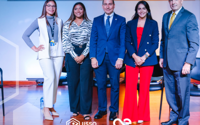 Liderando el Futuro: Directora Ejecutiva de IISSO Management en el Foro “Gigantes en Movimiento” de la UTP 🌟